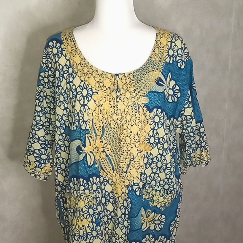 Embroidered African Dashiki, Pre loved condition,